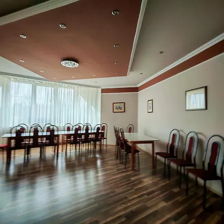 לינה וארוחת בוקר Menta & Bar Kapuvár