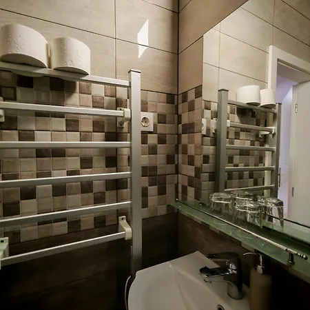 לינה וארוחת בוקר Menta & Bar 3*